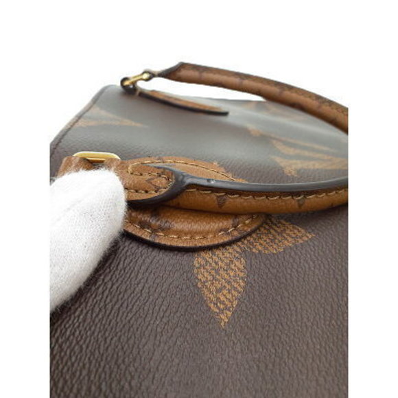 Louis Vuitton Monogram Giant Onthego Bag - Picture 6 of 8
